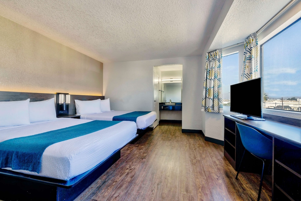 Deluxe Room, 2 Double Beds, Non Smoking, Refrigerator photo 2