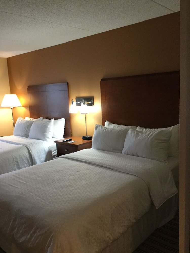 Standard Room, 2 Double Beds, Non Smoking - Photo 6