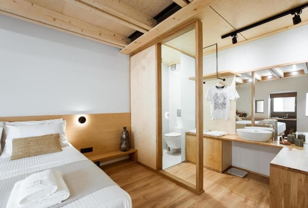 Deluxe Suite, Bath, Ground Floor
