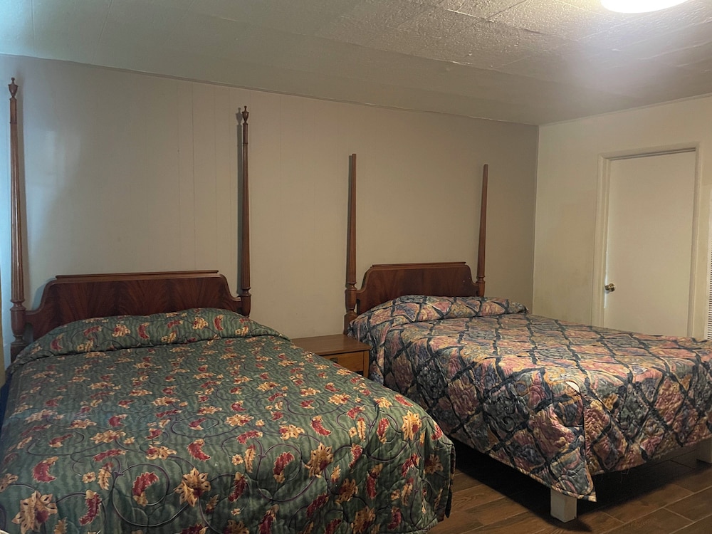 Room, 2 Queen Beds, Non Smoking - Photo 1