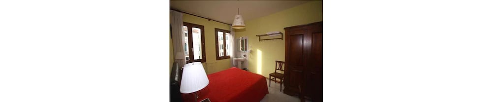 Double Room, Shared Bathroom (sink in room) photo 1