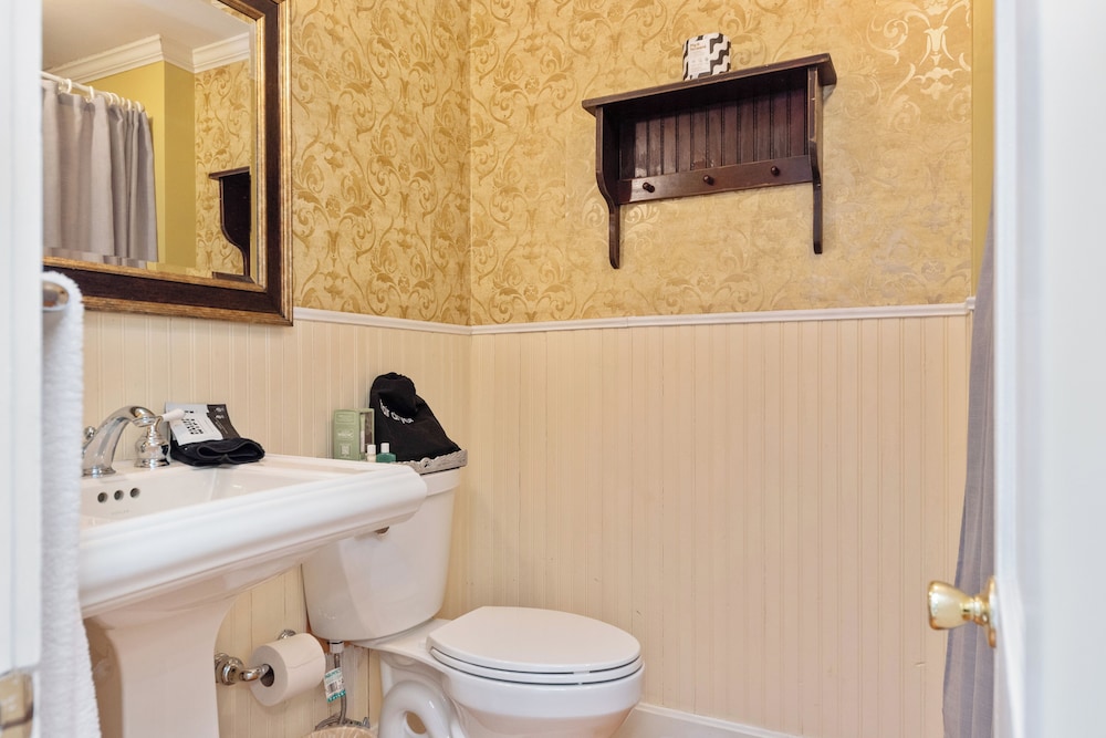 Double Room, 1 King Bed, Private Bathroom photo 2