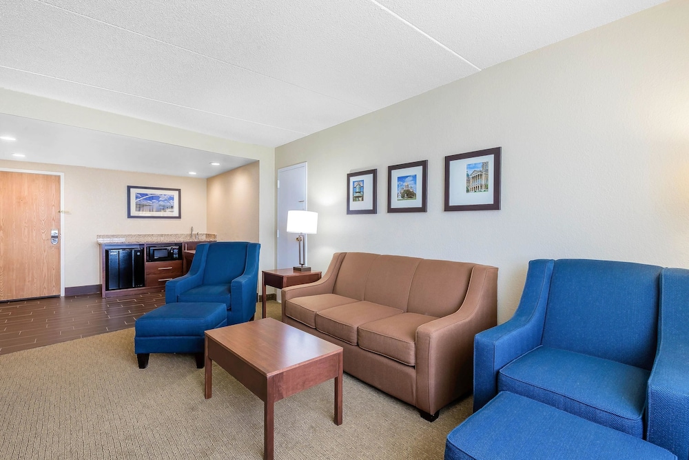 Suite, 1 King Bed with Sofa bed, Jetted Tub, River View photo 3