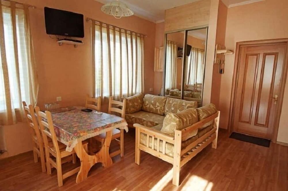 Family Room photo 3