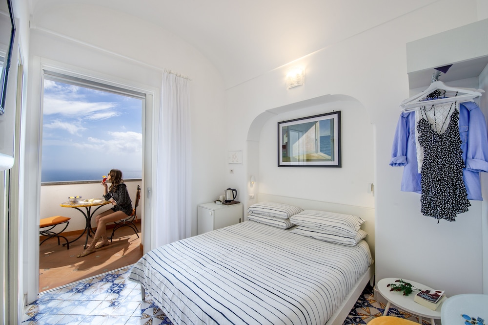 Superior Double Room, 1 Queen Bed, Balcony, Sea View photo 3