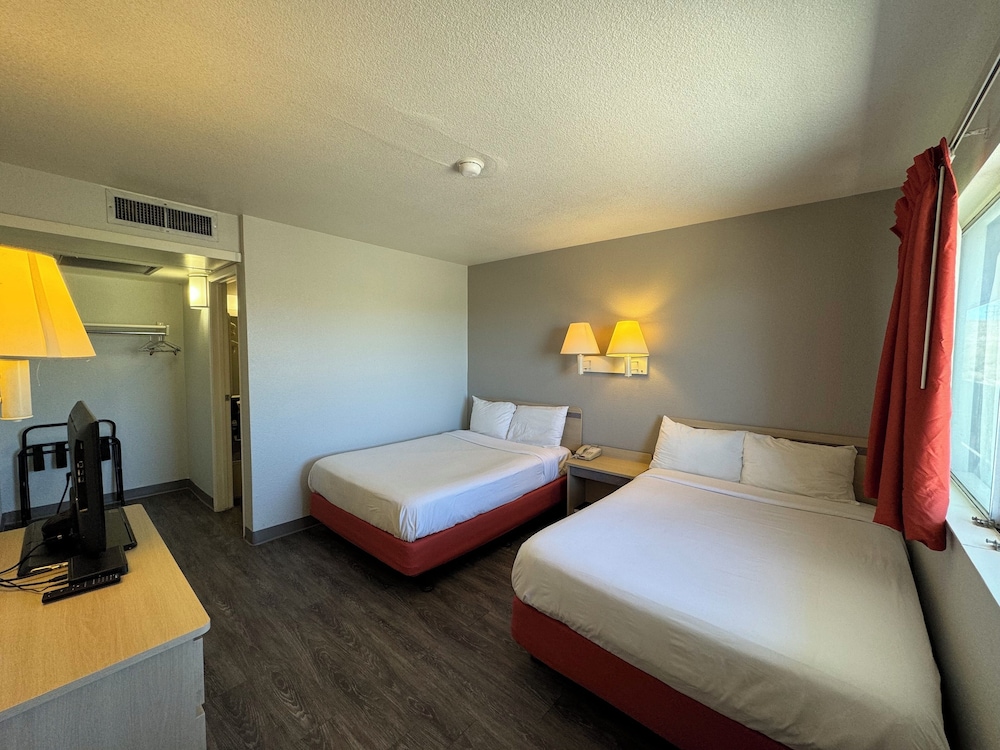 Standard Suite, 2 Double Beds, Non Smoking, Kitchenette - Photo 2