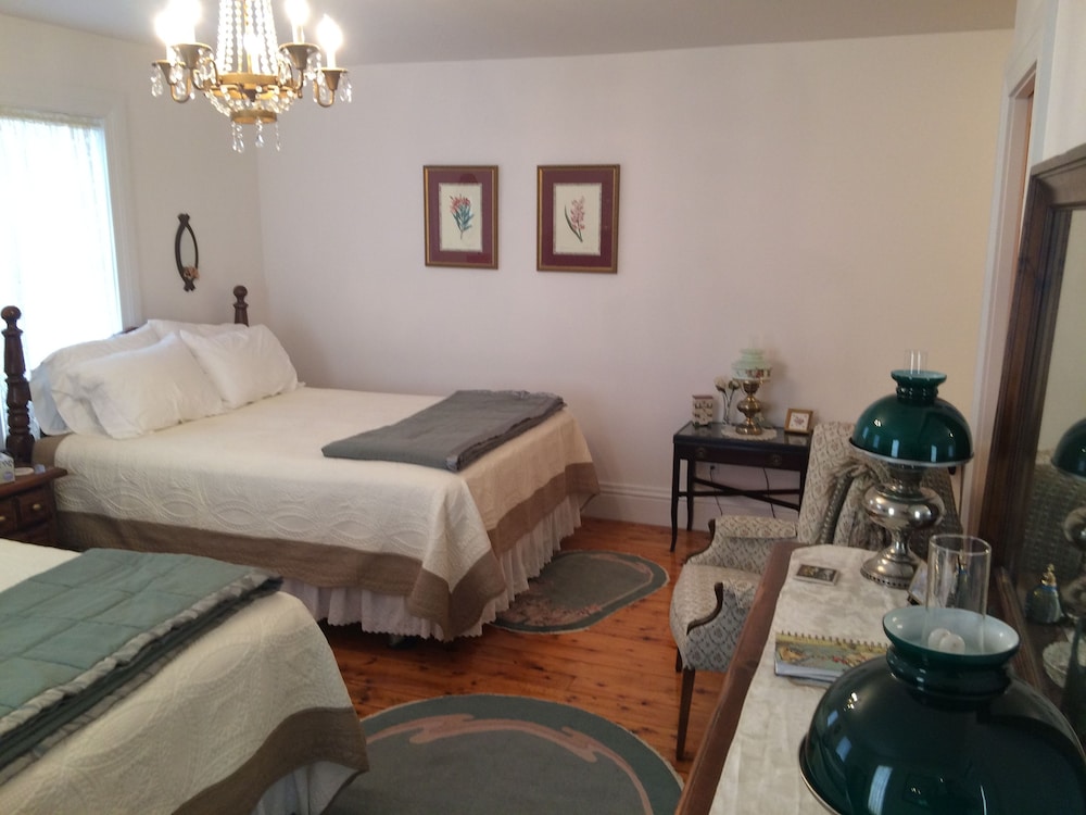 Suite, 2 Queen Beds photo 3