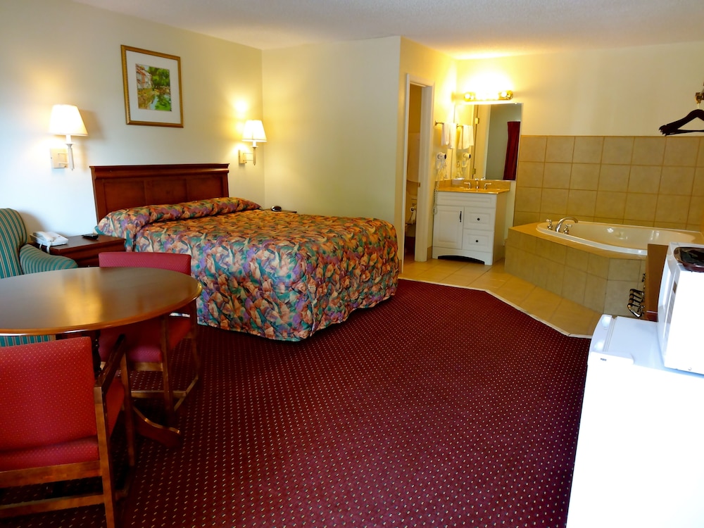 Suite, 1 Queen Bed, Jetted Tub photo 1