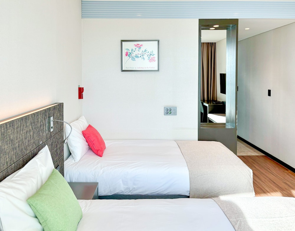 Premier Family Twin Room, Ocean View/Terrace - Photo 2