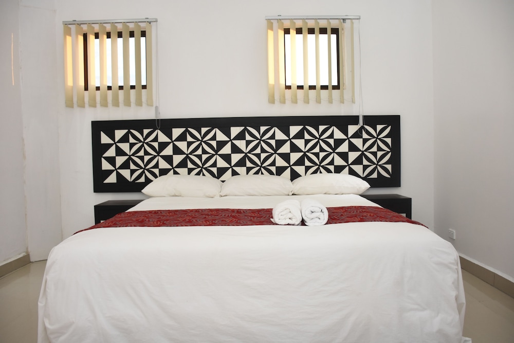 Standard Single Room, 2 Queen Beds photo 2