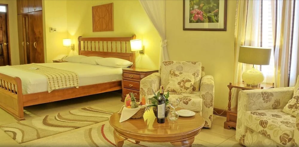 Panoramic Double Room, 1 King Bed, Lake View, Executive Level photo 2