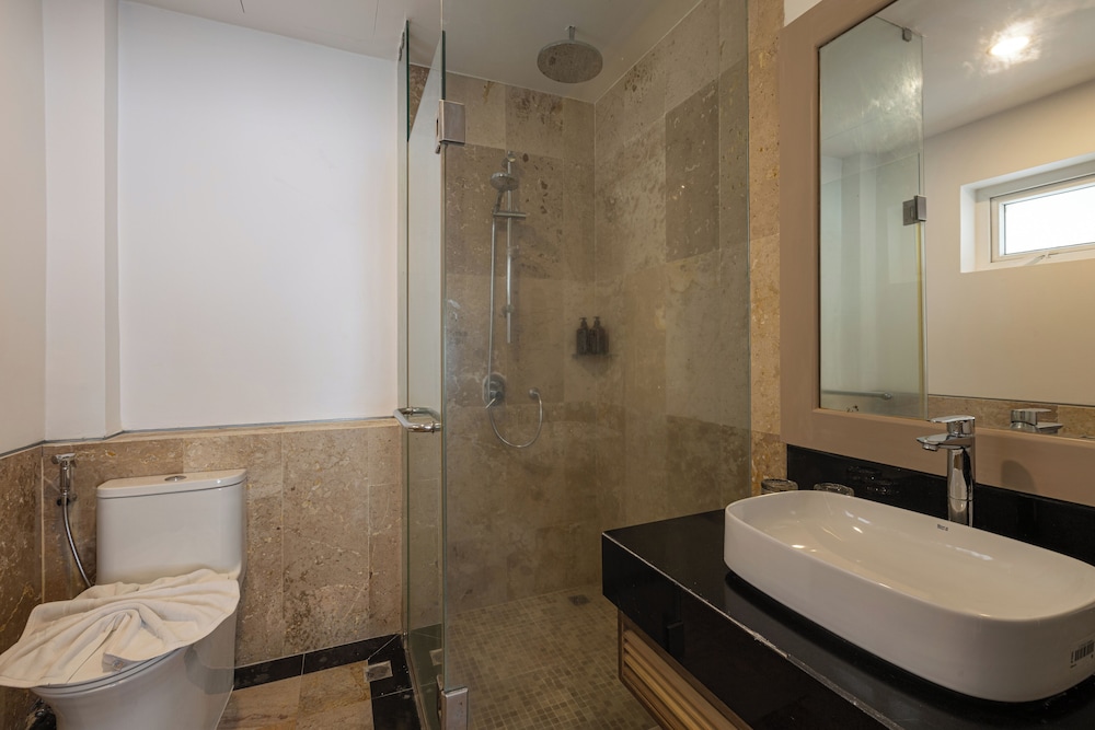 New 1 Bedroom Junior Suite - Photo 16