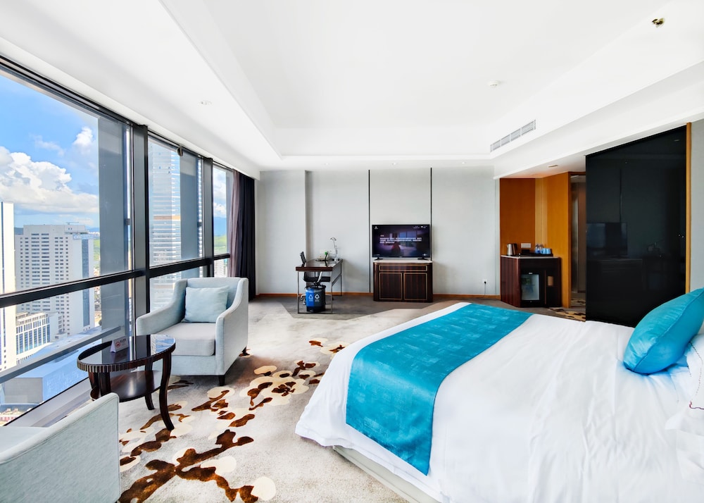 Deluxe King Room With City View(Complimentary Mini Bar and Night Snack) - Photo 7