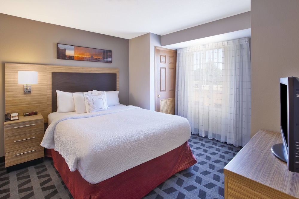 Suite, 2 Bedrooms (Mobility/Hearing Accessible, Tub) photo 2