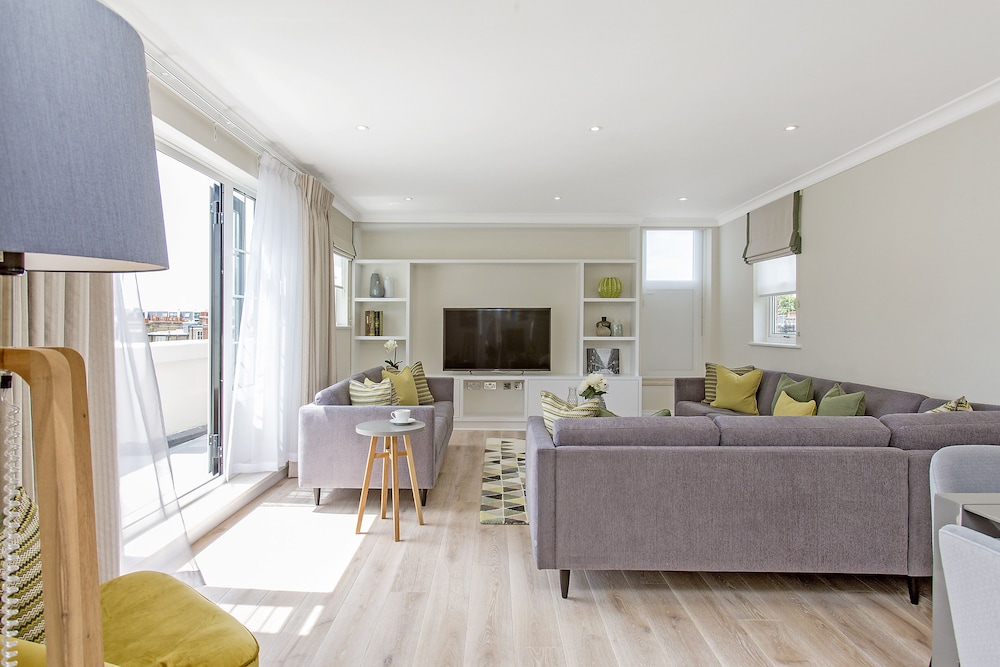 Three Bedroom Penthouse with Terrace
