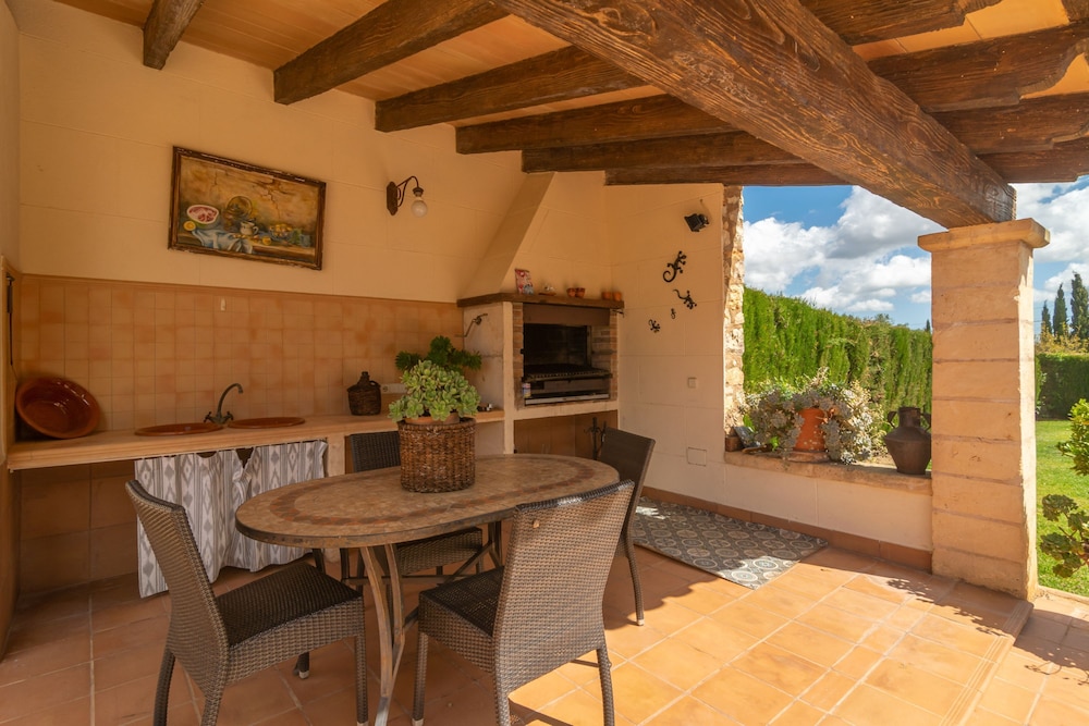 Villa photo 2