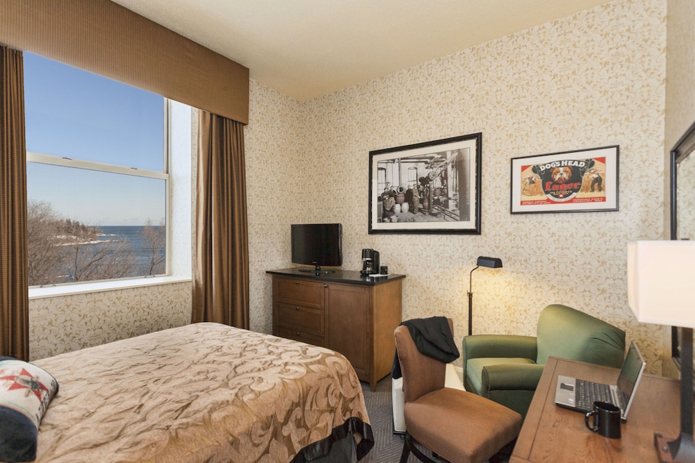 Standard Room, 1 Queen Bed, City View