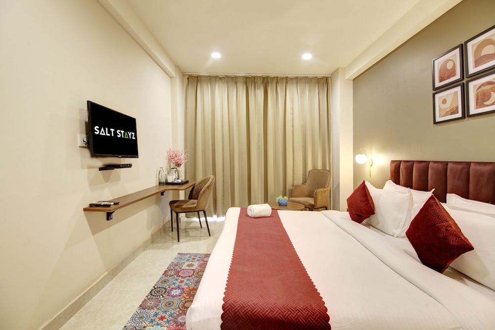 Superior Room with Balcony - Photo 7