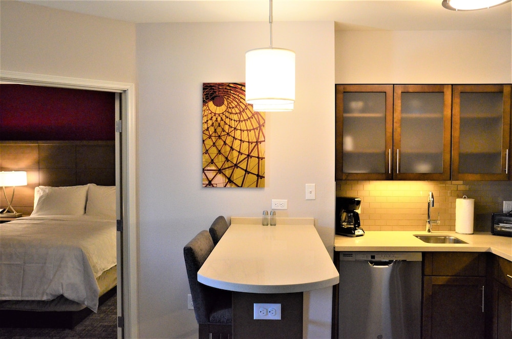 Suite, 1 Bedroom, Accessible, Kitchen (Communications) - Photo 5