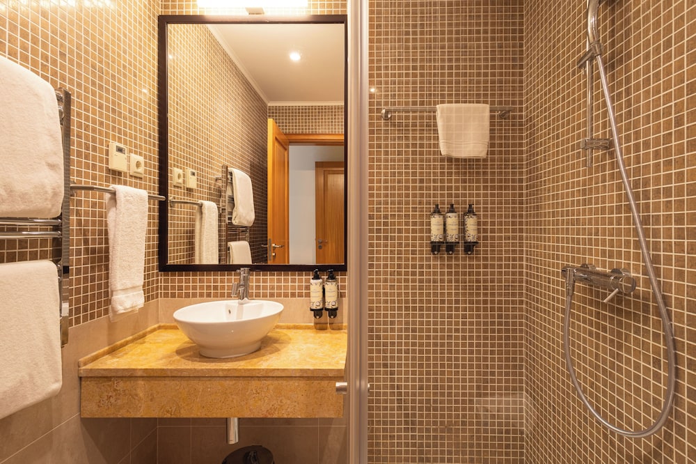Standard Apartment, 3 Bedrooms - Photo 12