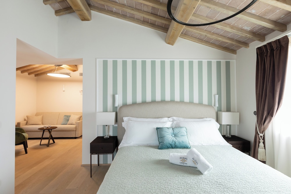 Deluxe Room, 1 King Bed with Sofa bed, Private Bathroom, Hill View