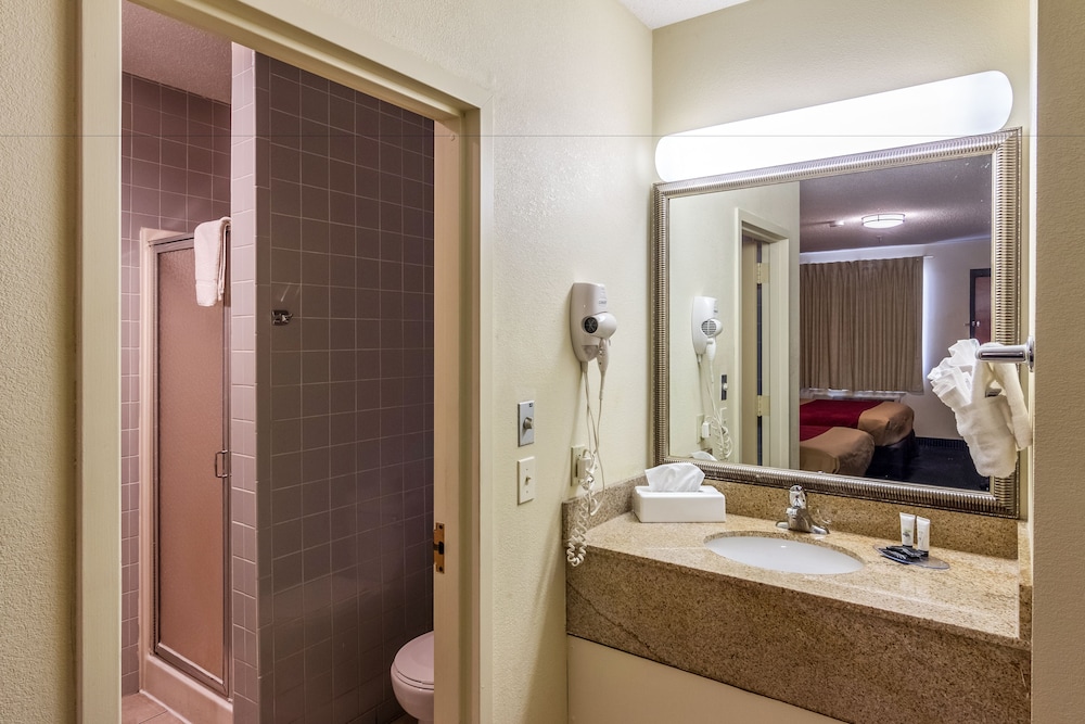 Room, 2 Double Beds, Non Smoking - Photo 8