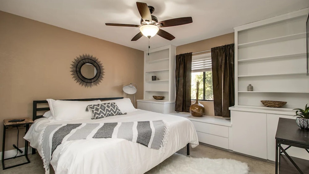 Studio (4 Bedrooms)