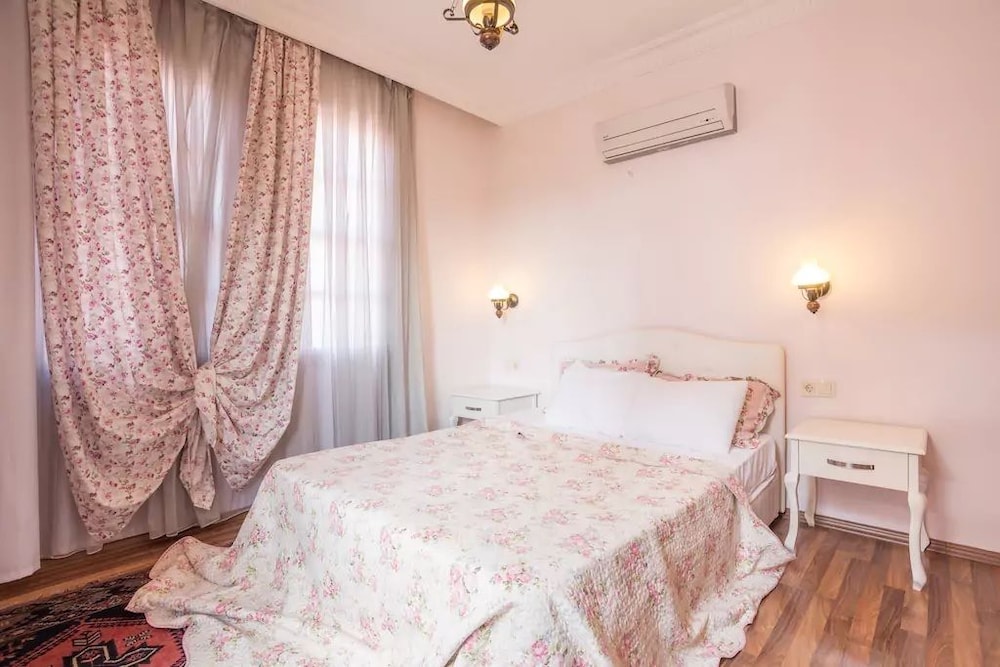 Deluxe Suite, City View