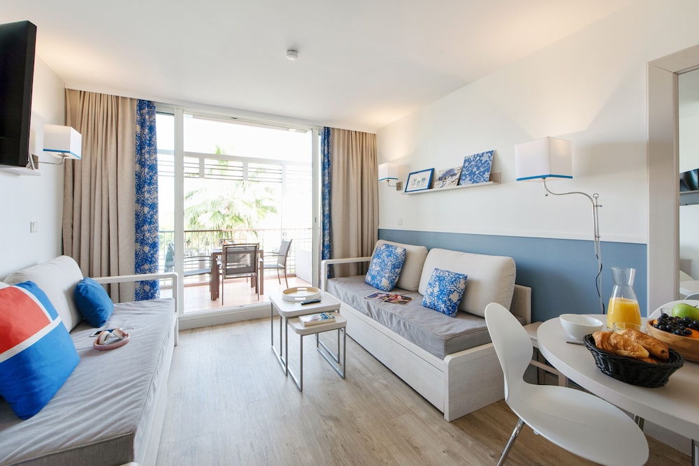 Apartment 4 people - 1 bedroom - Hot tub - Terrace - Air conditioned - Port view photo 3