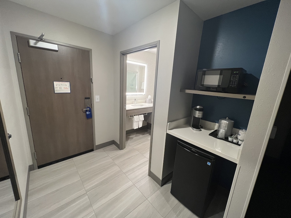 Suite, 2 Queen Beds, Accessible (Communications) - Photo 2