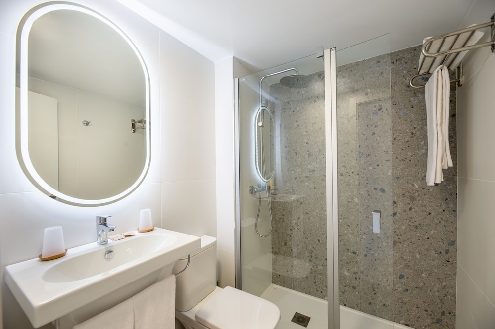 Twin Room - Photo 3