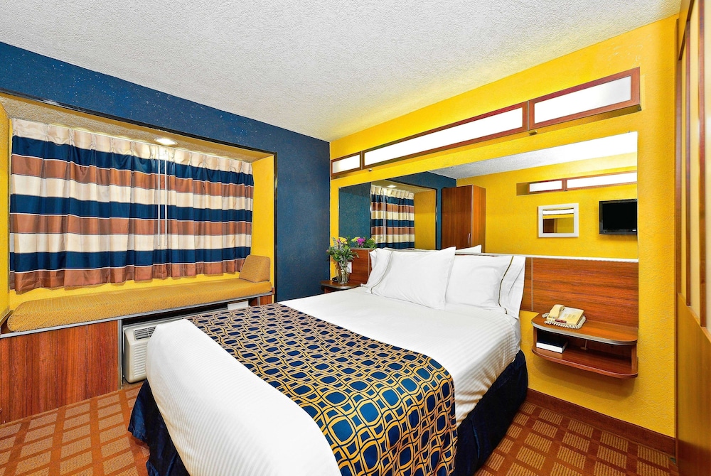 Room, 1 Queen Bed, Accessible, Non Smoking (Roll-In Shower)
