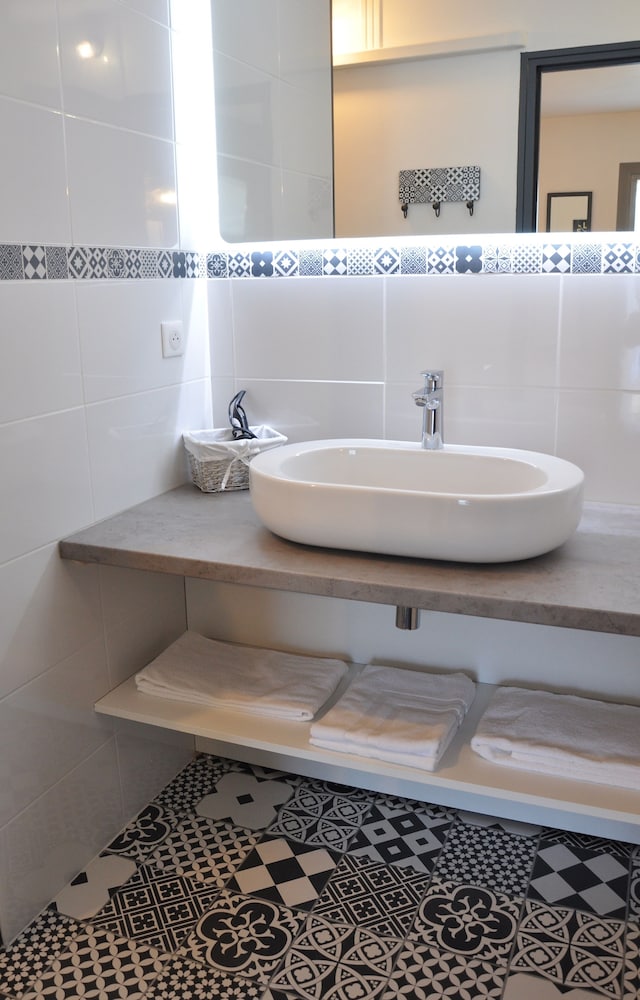 Superior Triple Room, Garden View photo 2