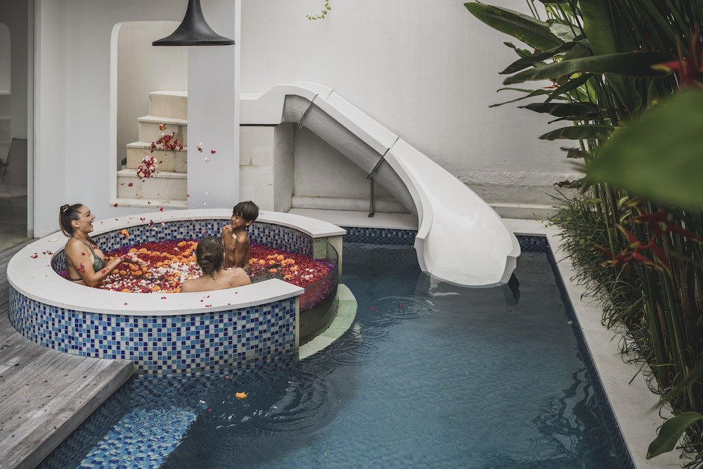 Royal 3 Bedroom Villa with Private Pool & Waterslide - Photo 1