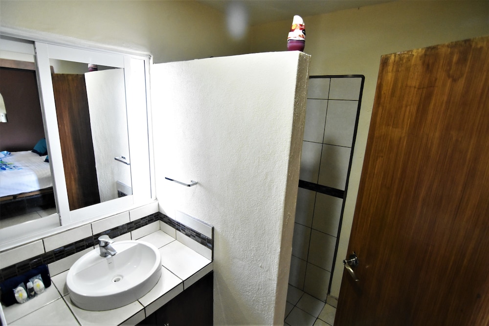 Standard Double Room, 1 King Bed, Kitchenette photo 2