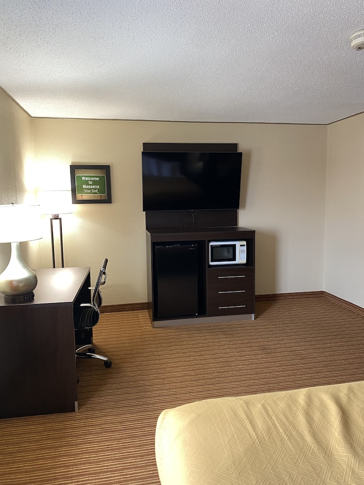 Standard Room, 1 King Bed, Non Smoking - Photo 3
