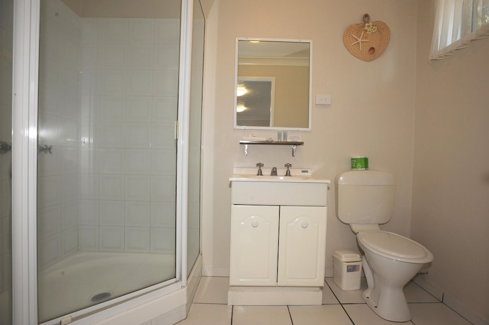 Family Room, Non Smoking, Kitchenette (Standard Self Cont Family) photo 3