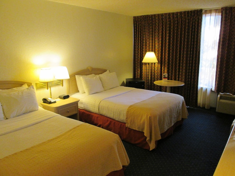 Room, 2 Double Beds, Non Smoking (Courtyard View) - Photo 2