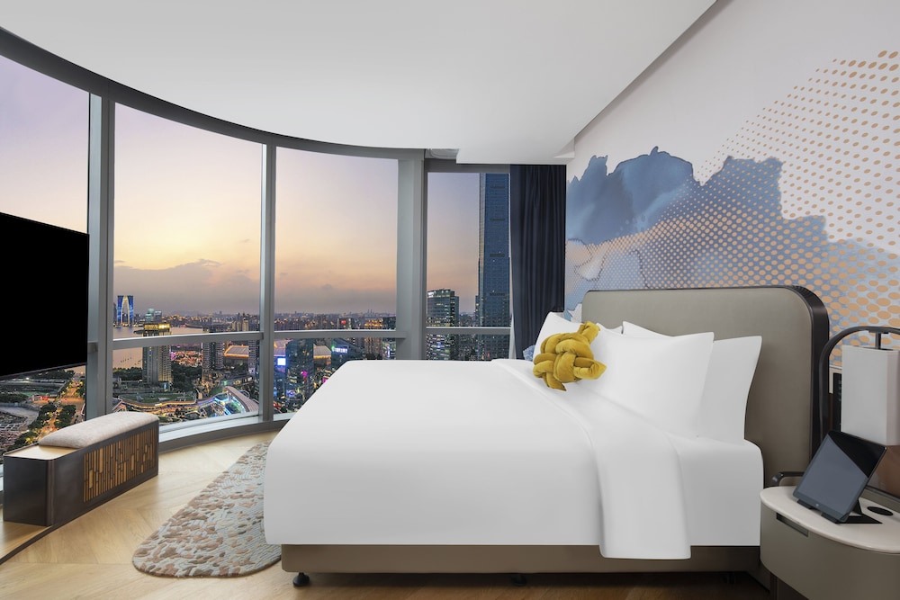 Suite (Magnificent)