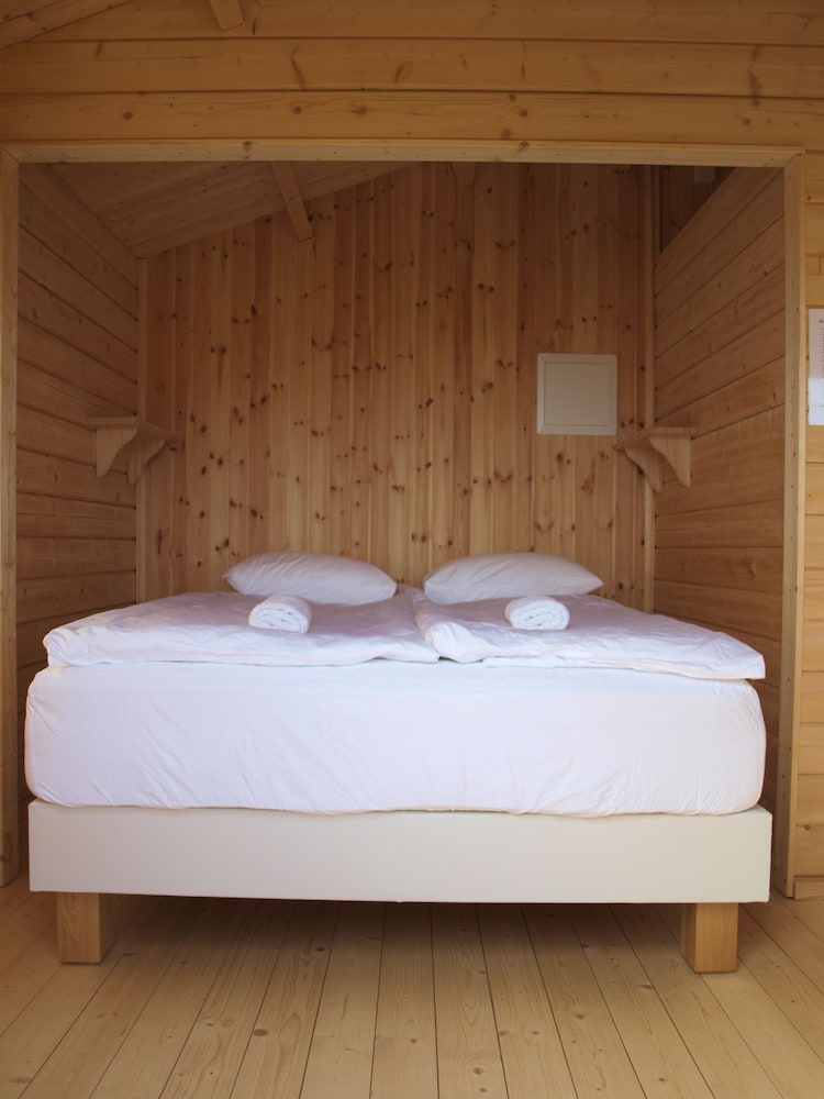 Basic Double Room, 1 Queen Bed, Private Bathroom, Ocean View photo 1