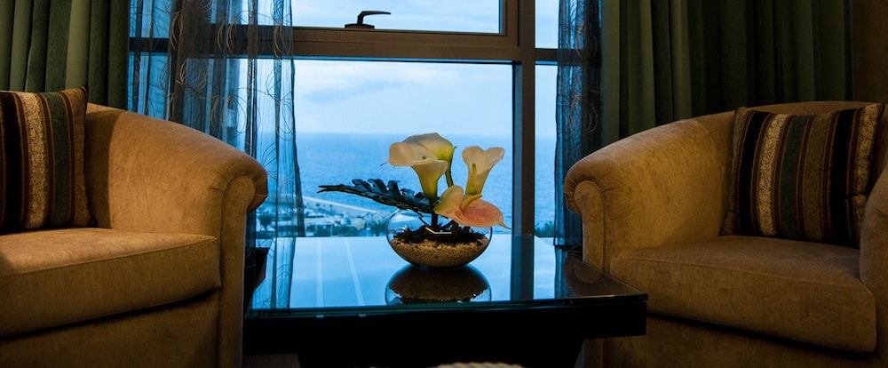 Deluxe Suite photo 2