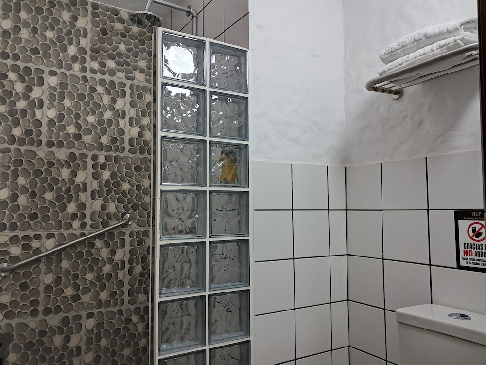Triple Room, Non Smoking (Chambre La Rose) photo 2