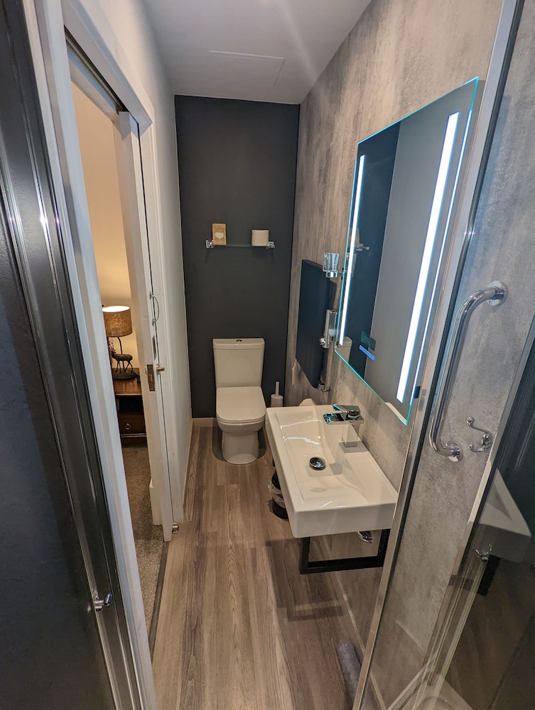 Single Room, Ensuite photo 2