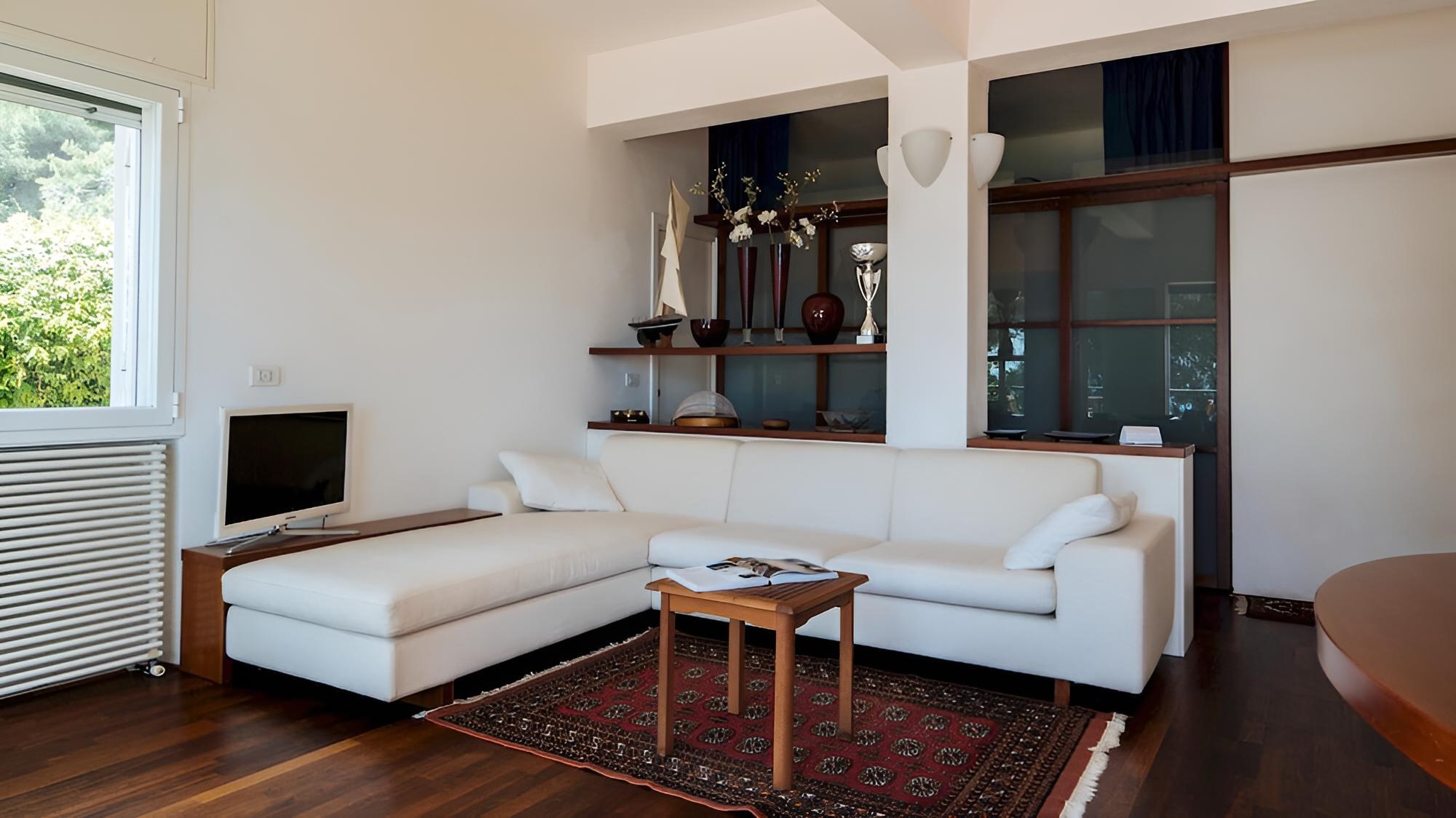 Apartment photo 1