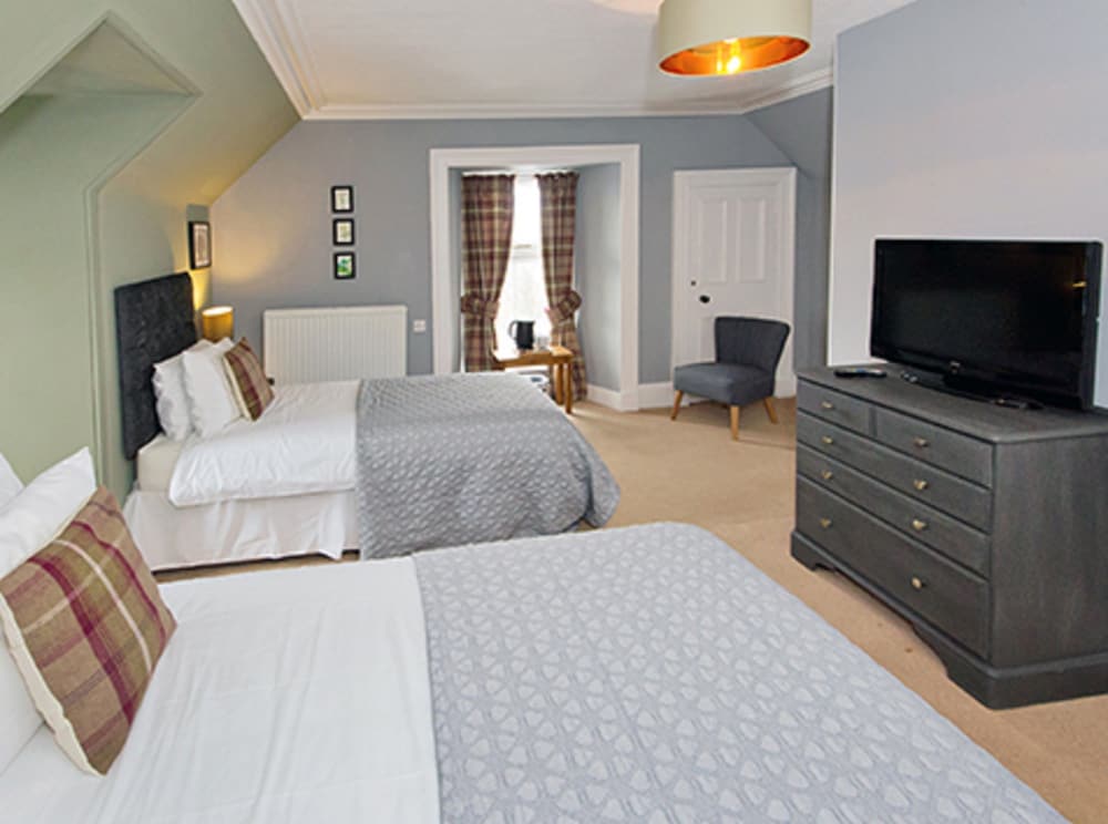 Family Room, Ensuite photo 2