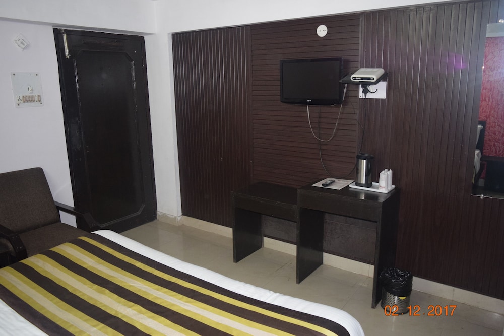 Deluxe Double Room, 1 Double Bed, Accessible, Smoking photo 2