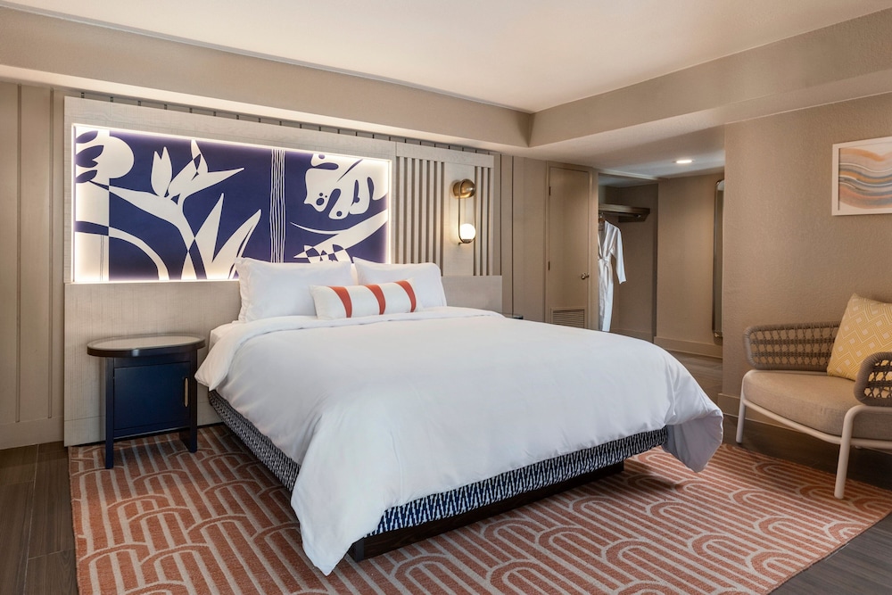 Suite, 2 Double Beds, Balcony, Oceanfront photo 3