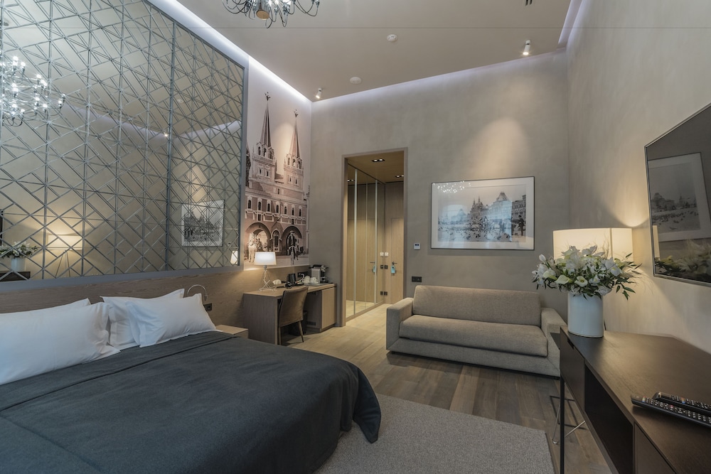 Deluxe Room, 1 Queen Bed with Sofa bed