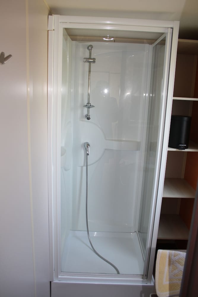Mobile Home, 2 Bedrooms photo 2