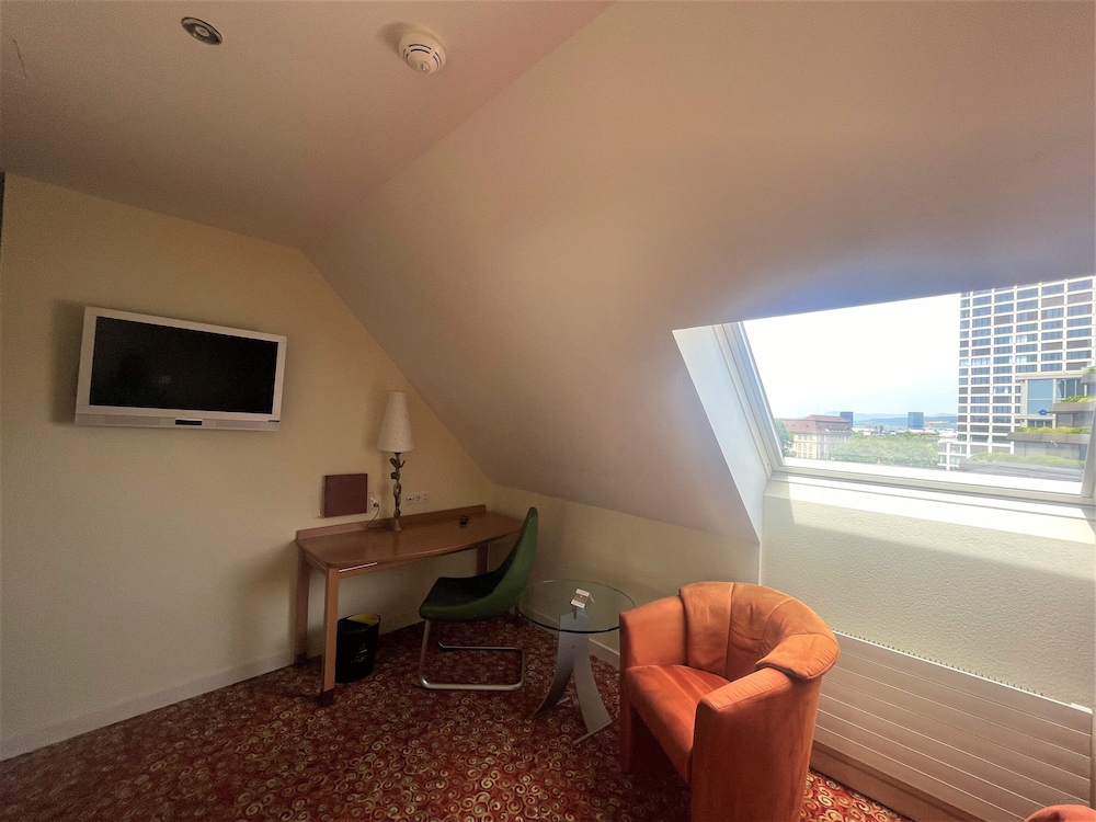 Superior Twin Room, 2 Twin Beds - Photo 25